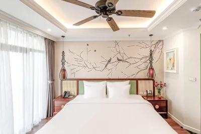 Chambre Double ou Lits Jumeaux Deluxe avec Balcon — Lestar Hotel Hanoi
